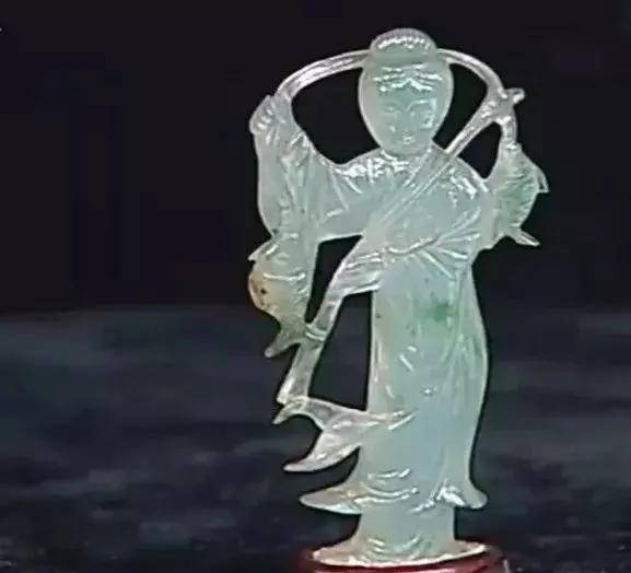 5000块淘来的翡翠仕女登上鉴宝台,专家惊呼“捡了大漏”!! 第1张