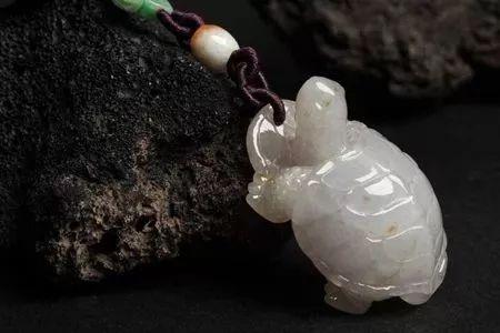 这5种“虫”功效不输貔貅，摆在家里镇宅，戴在身上招财  第9张