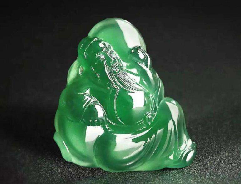 翡翠“越绿越值钱”的说法到底骗了多少人？买到这三种，等着后悔吧！  第17张