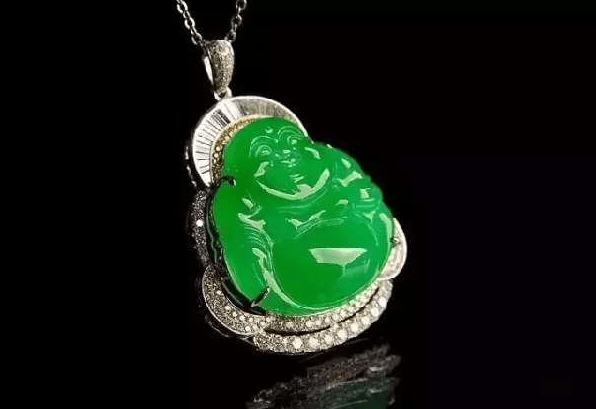 翡翠饰品怎么计算价格？这是没有标准的，并且也有用不值钱的翡翠  第5张