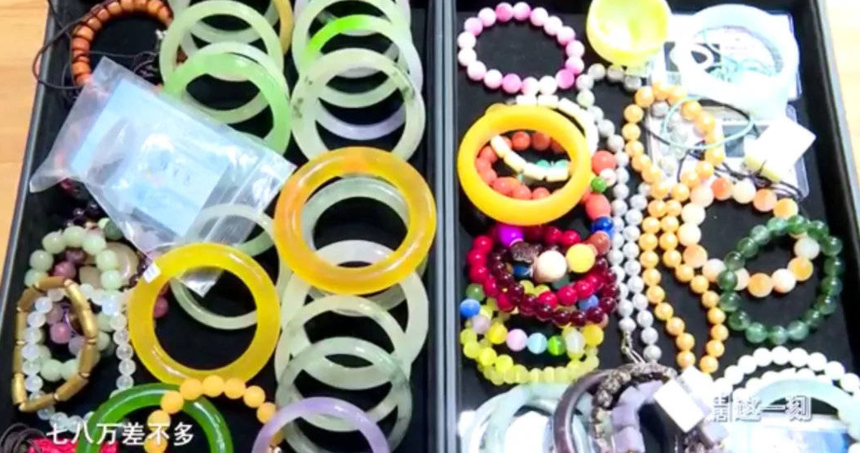 
                30余件翡翠全是假货，翡翠直播间到底能不能买？
              第1张