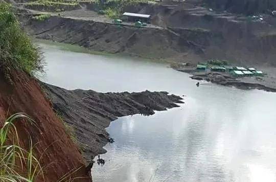 翡翠珠宝展厅改建治疗中心，街头掀起“挖玉风暴”，帕敢塌方再发！  第2张