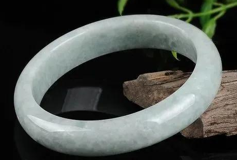 天然冰种飘花翡翠手镯只要866？假一赔四也不能信！  第12张