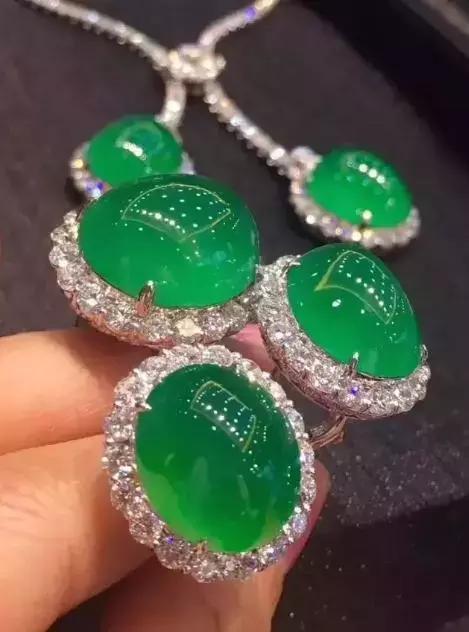 学会这些,随便买翡翠,绝对达到收藏级别!
第1张