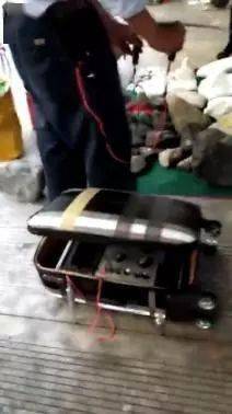 大叔带“翡翠探测仪”横扫翡翠市场，他扫到了啥？  第2张