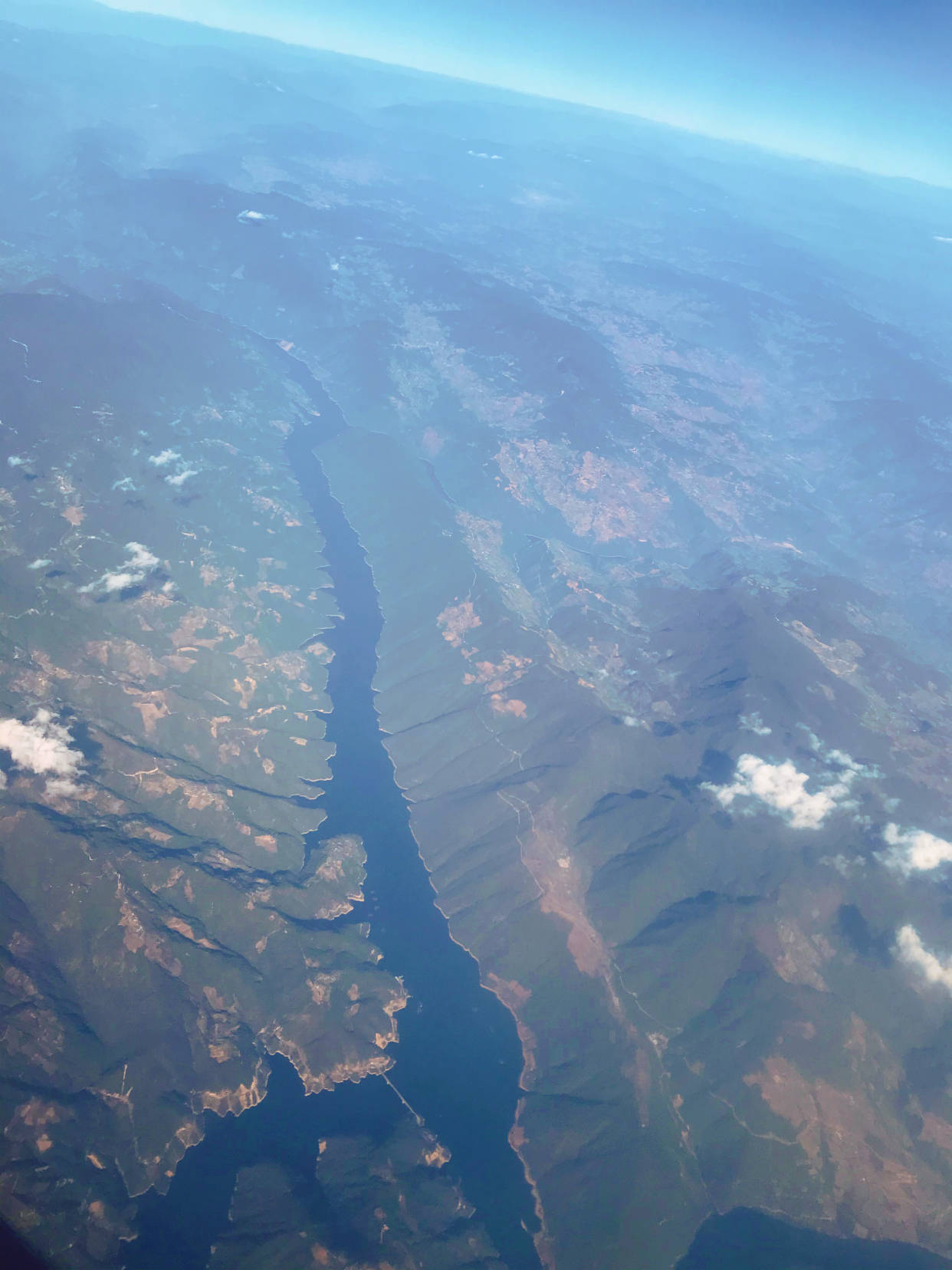 中国翡翠第一城,也是著名的华侨乡,西部与缅甸接壤 第7张