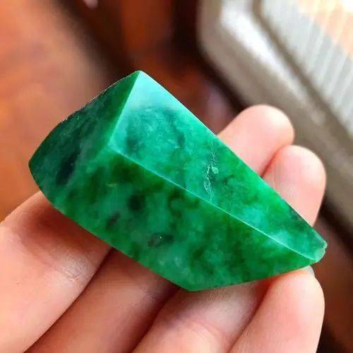 
                买翡翠吃亏，是眼不够尖
              第16张