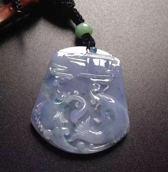 
                你知道翡翠不同造型的吊坠代表什么寓意吗？
              第12张