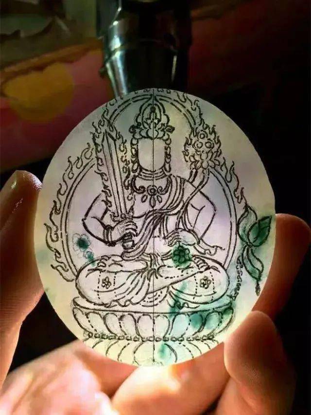 糯冰飘花翡翠手镯心，设计的虚空藏菩萨，料好工好起货大涨！  第2张