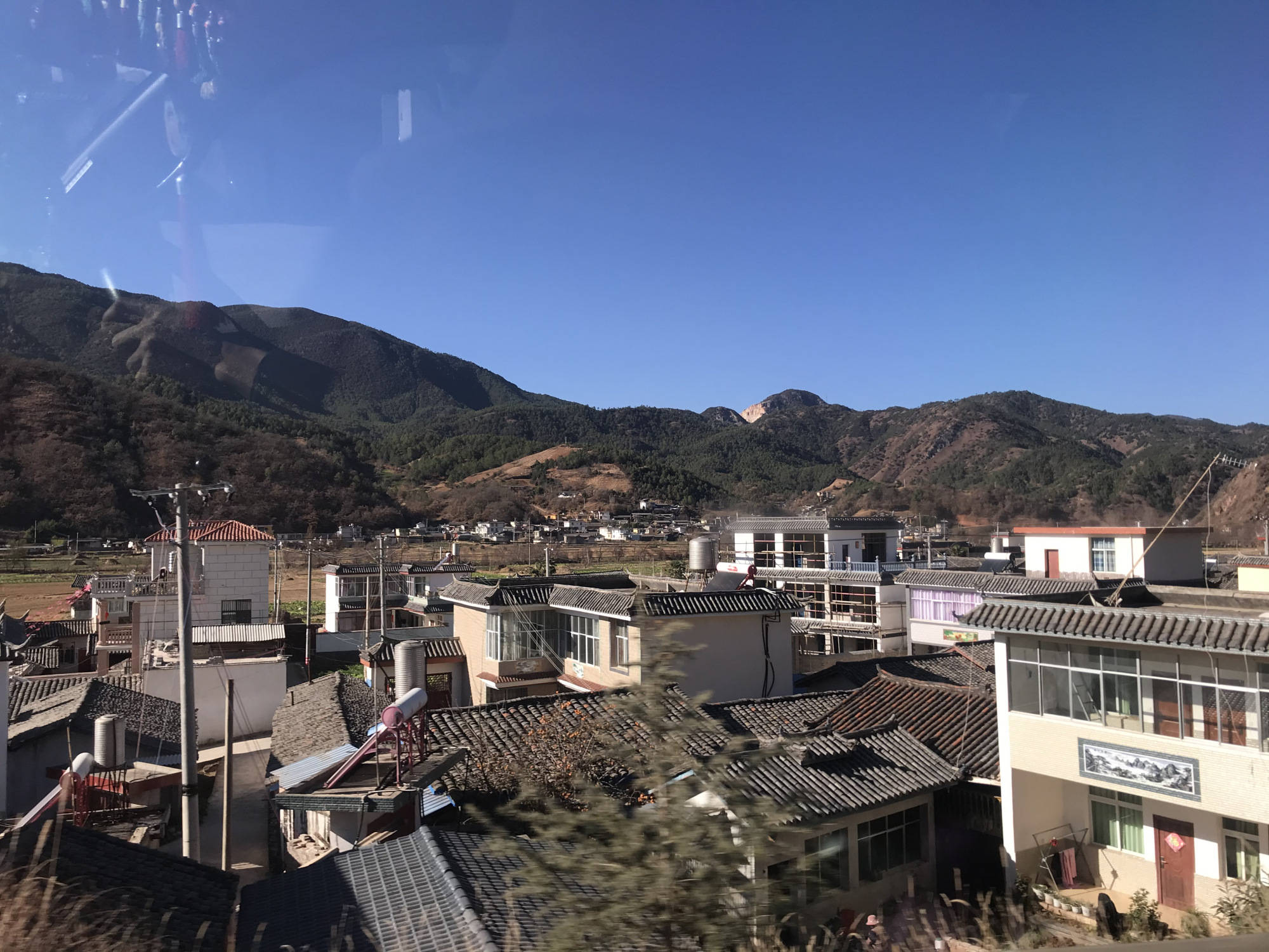 中国翡翠第一城,也是著名的华侨乡,西部与缅甸接壤 第4张