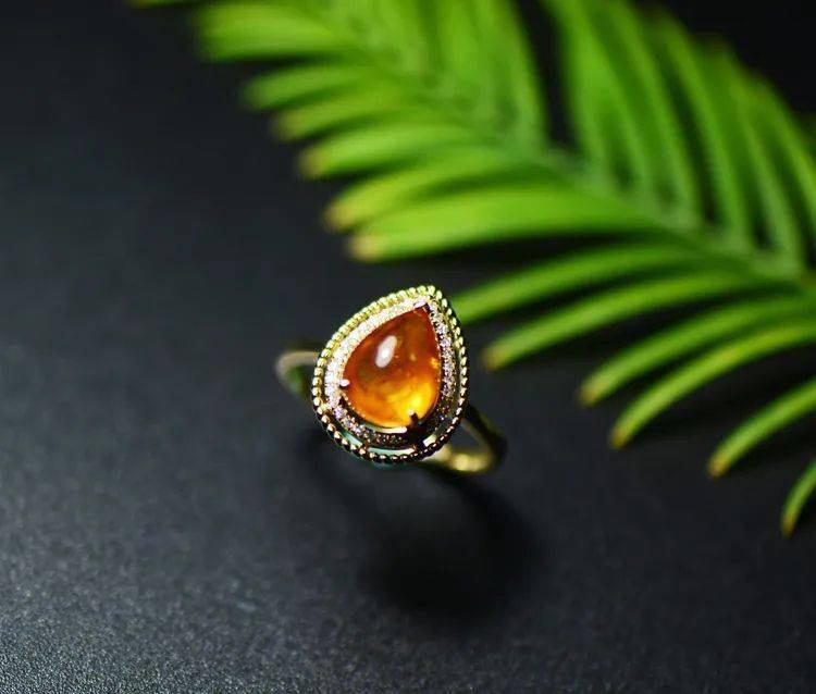 大牌新宠儿来袭，石榴石的新贵，拥有梦幻彩色的小众宝石！  第11张