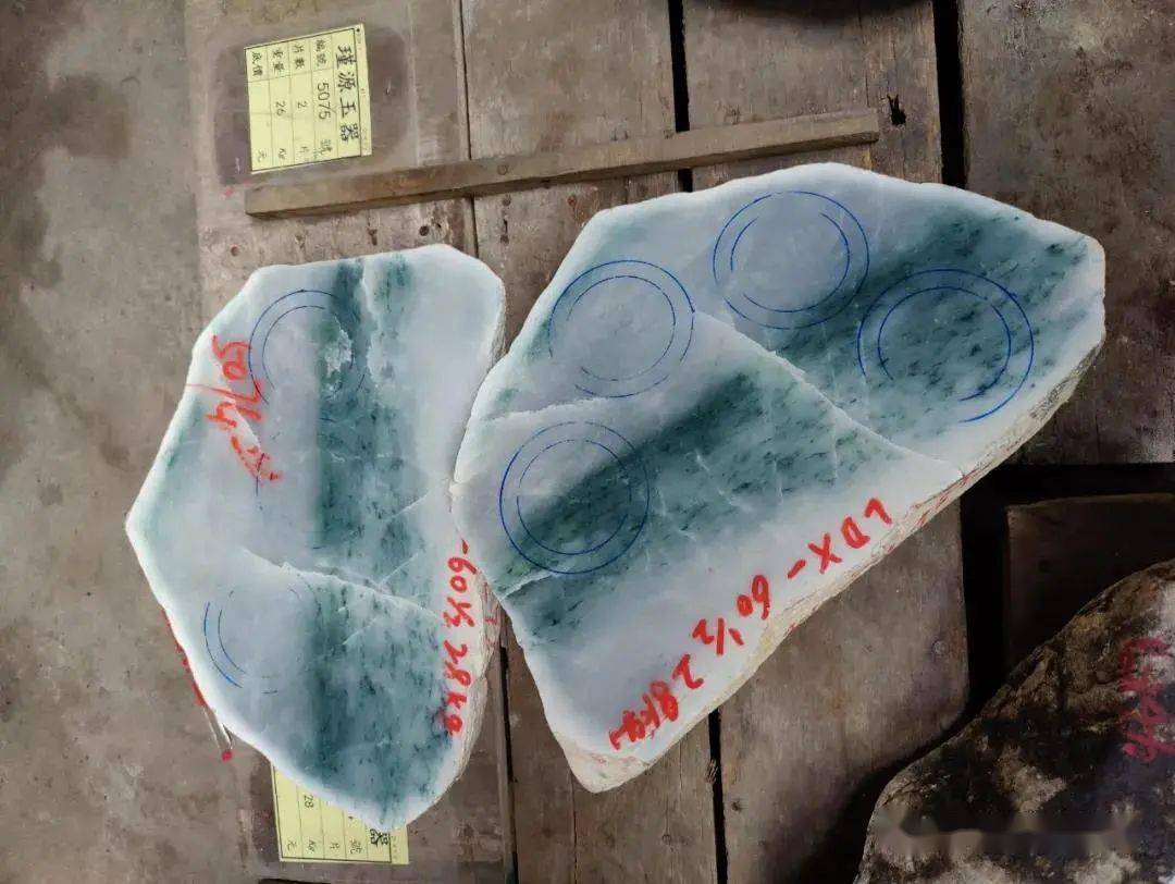 直击2021平洲公盘！好料越来越稀缺，选择什么样的翡翠升值空间大？  第9张