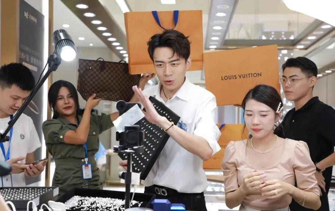 珠宝直播迎来高光时刻?市场的潜力还很巨大 第2张