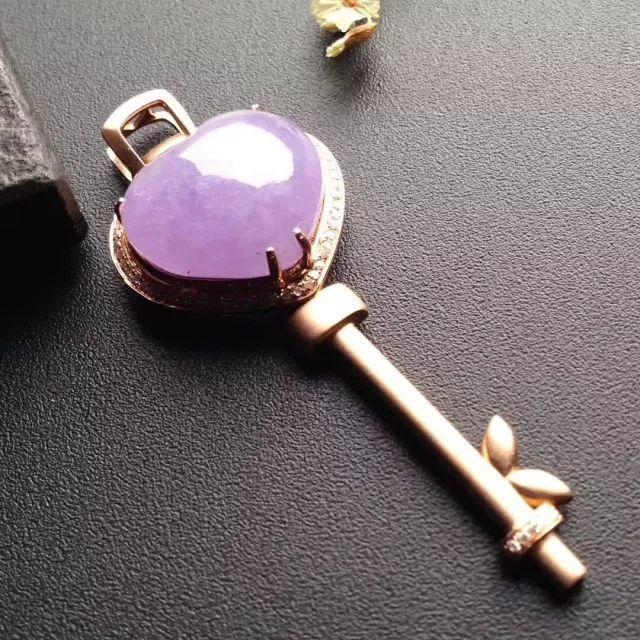 
                你知道翡翠不同造型的吊坠代表什么寓意吗？
              第2张