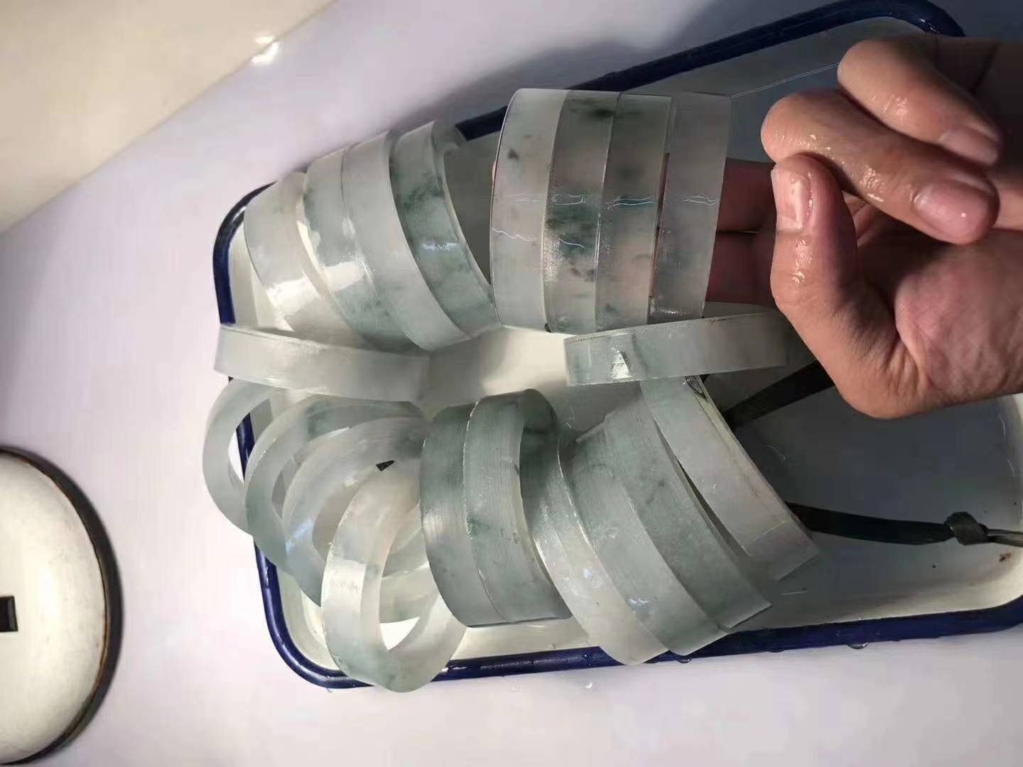 精品冰种翡翠原石图片见过翡翠公盘毛料出货，还觉得价格高吗  第7张