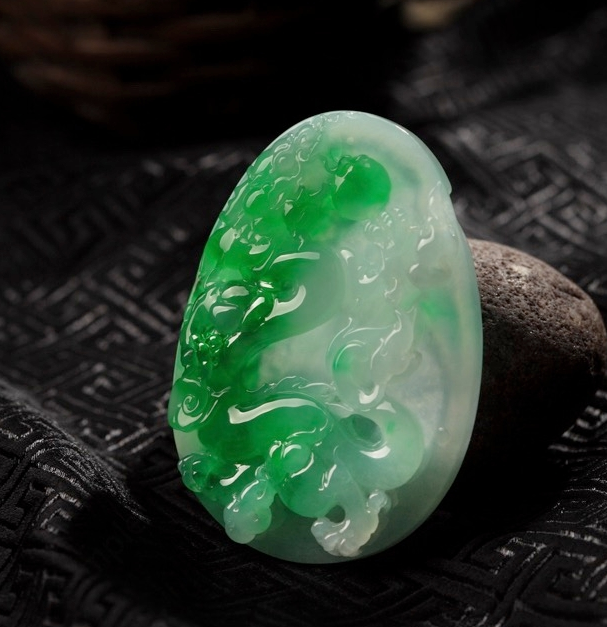 缅甸公盘为何能够成为「亿元翡翠标王」的孵化器?就凭是东道主? 第8张