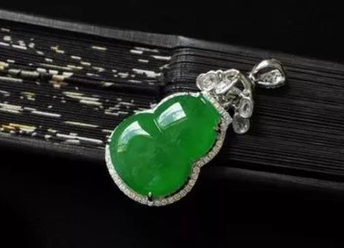 翡翠葫芦究竟有什么魅力？从小孩到老人都在戴！  第6张