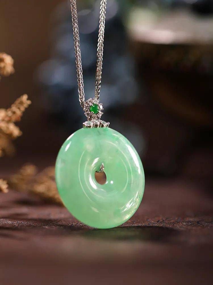 警惕，这种料子靠冒充翡翠还带证书、身价翻数倍，行家急眼了！  第12张