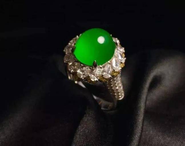 精品翡翠蛋面难得一见，最好的叫翡翠之眼！  第2张