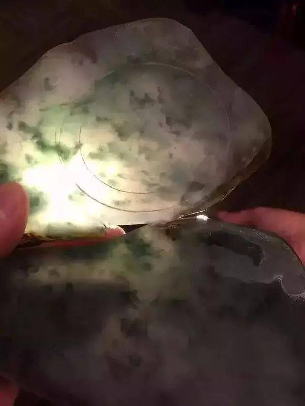 详细解析翡翠原石如何切才能达到利益最大化  第7张