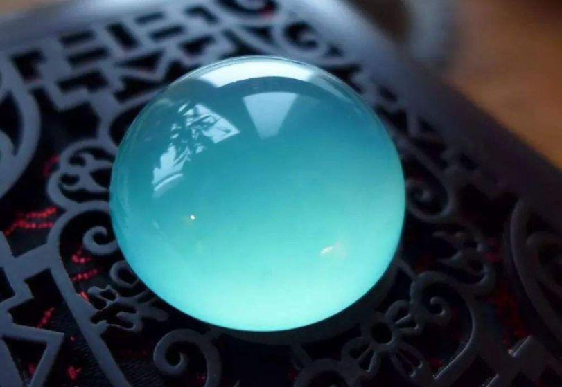 翡翠“越绿越值钱”的说法到底骗了多少人？买到这三种，等着后悔吧！  第15张