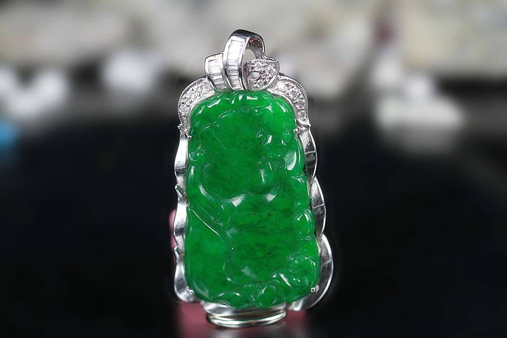 什么颜色的翡翠最好？及影响翡翠绿色调的因素有哪些？  第2张