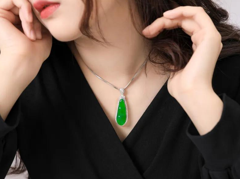 珠宝行业的「生死博弈」，珠宝企业如何破局「同质化竞争」？  第1张