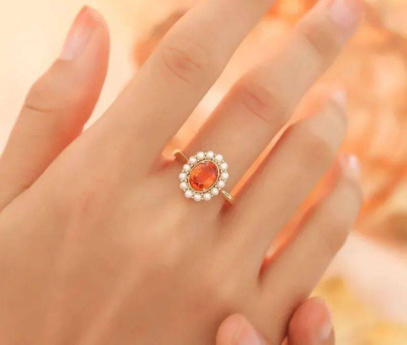 大牌新宠儿来袭，石榴石的新贵，拥有梦幻彩色的小众宝石！  第14张