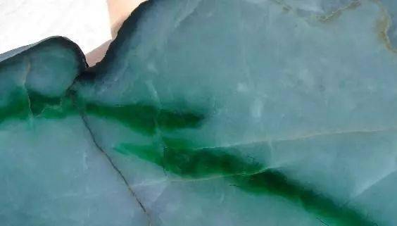 大叔带“翡翠探测仪”横扫翡翠市场，他扫到了啥？  第10张