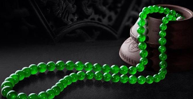 
                资深行家都偏爱于「素件翡翠」，那么雕工复杂的翡翠还能买吗？
              第7张