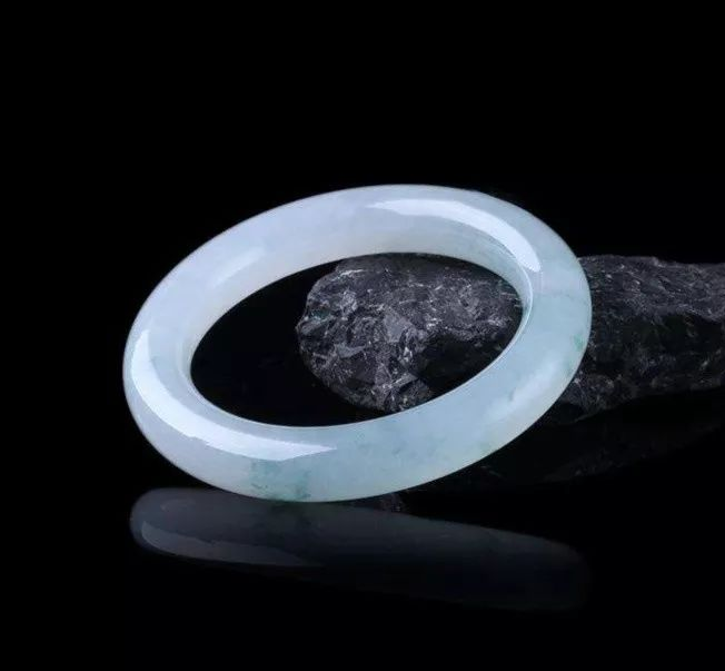 好翡翠价格太高遭质疑，便宜的假翡翠一路畅销，是真的太贵吗？  第2张