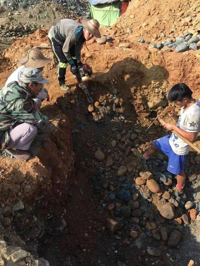 几十亿的翡翠灰飞烟灭！未来翡翠原石的价格该如何？  第18张