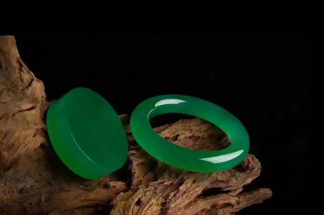 
                恃色行凶，有点颜色就了不起？
              第1张