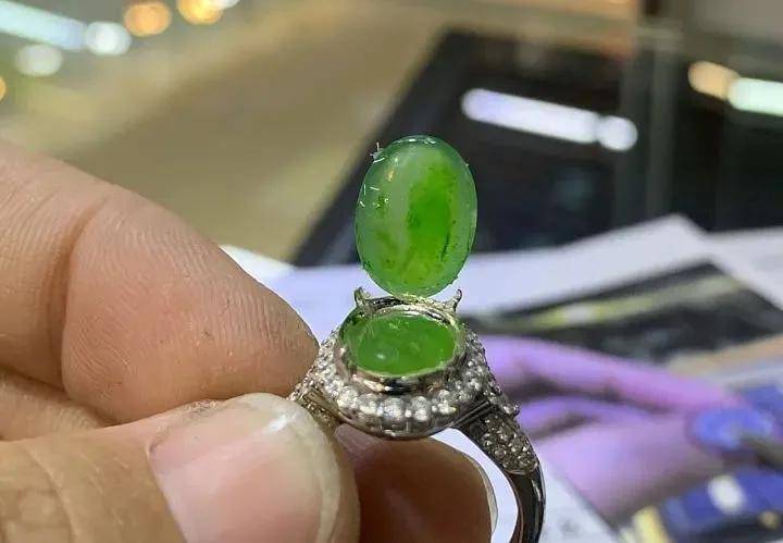 2万+买的翡翠戒指竟是刷的绿漆？到底什么样的珠宝展才靠谱？  第3张
