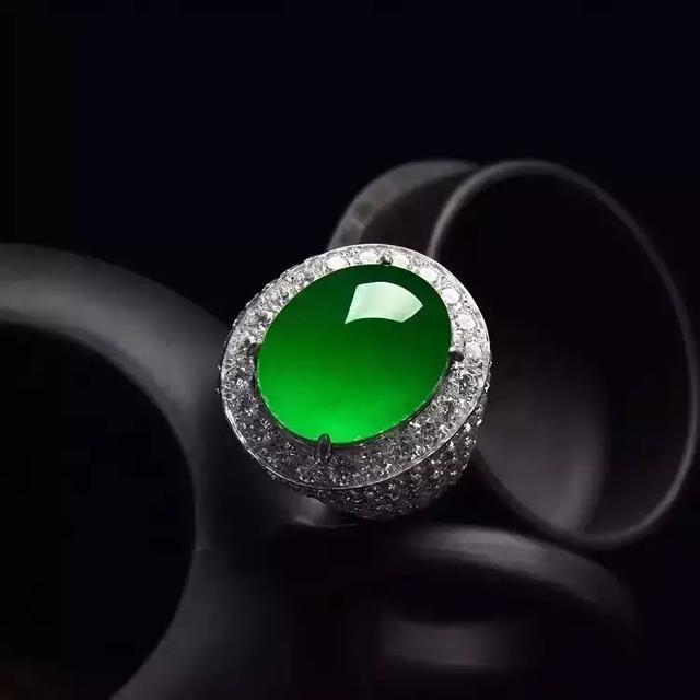 
                这才是翡翠行业真正的价值排行！
              第8张