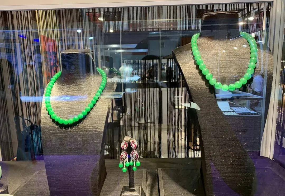 上亿的翡翠手镯长什么样？壕无人性！  第16张