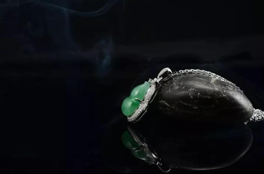 翡翠葫芦究竟有什么魅力？从小孩到老人都在戴！  第5张