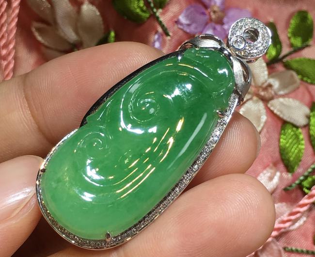 翡翠的价格在增长，仅限于中高档的饰品，抵挡的投资价值  第2张