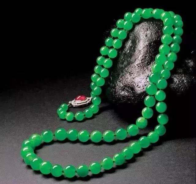 
                这才是翡翠行业真正的价值排行！
              第4张