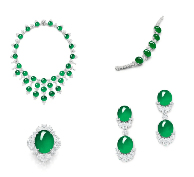 2022年首宗千万级别翡翠拍品,太惊艳了~
第2张