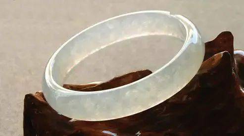 
                买翡翠吃亏，是眼不够尖
              第12张