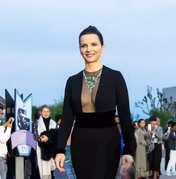 苏富比秋拍收官，备受瞩目的翡翠佛手破2千万大关！  第9张