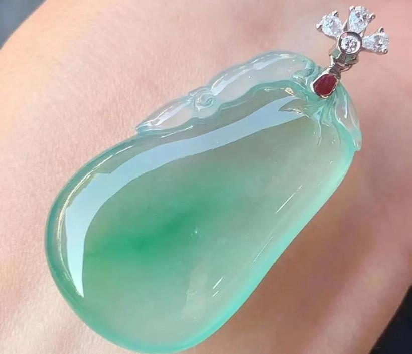 三两根线条雕个翡翠福瓜，像极了单纯的孩子  第5张