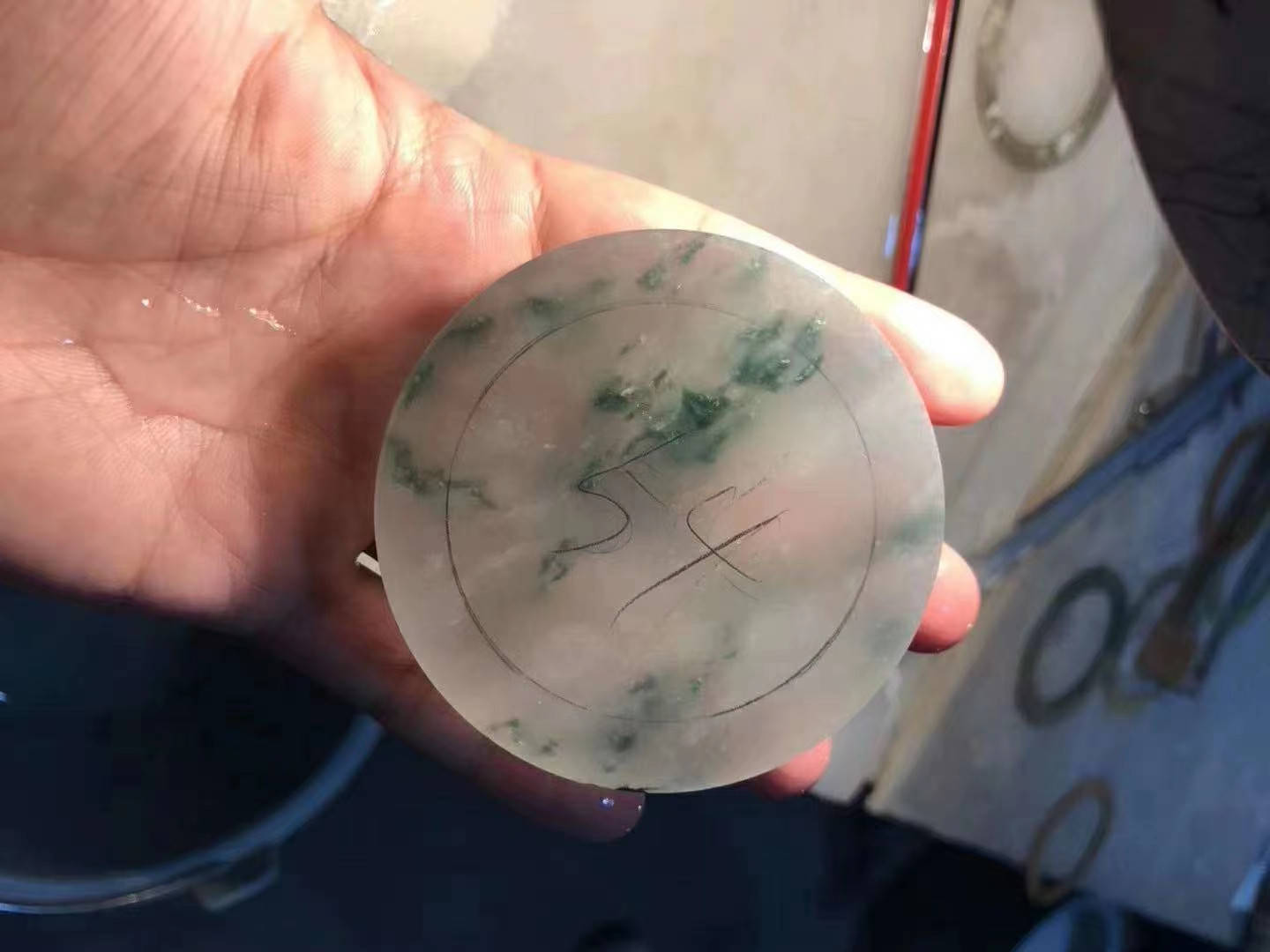 精品冰种翡翠原石图片见过翡翠公盘毛料出货，还觉得价格高吗  第4张