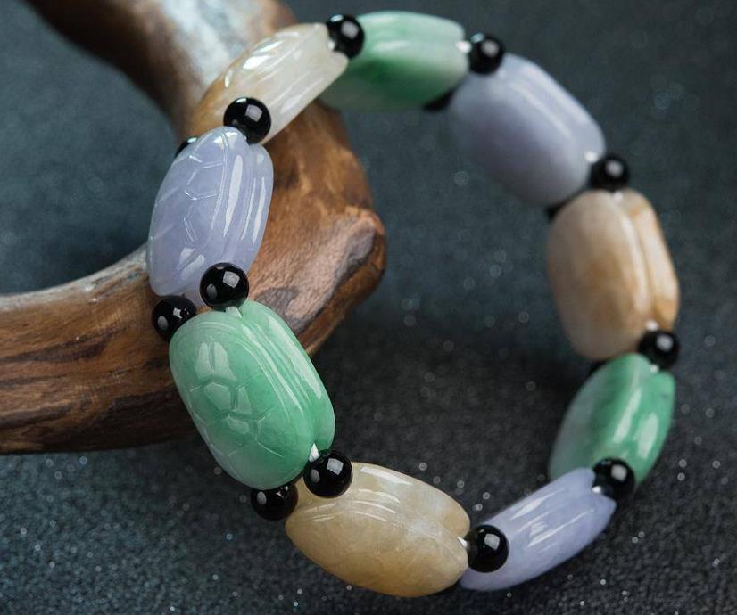 翡翠手串颜色搭配有讲究，时尚宠儿都是这么串的，你了解过吗？  第5张