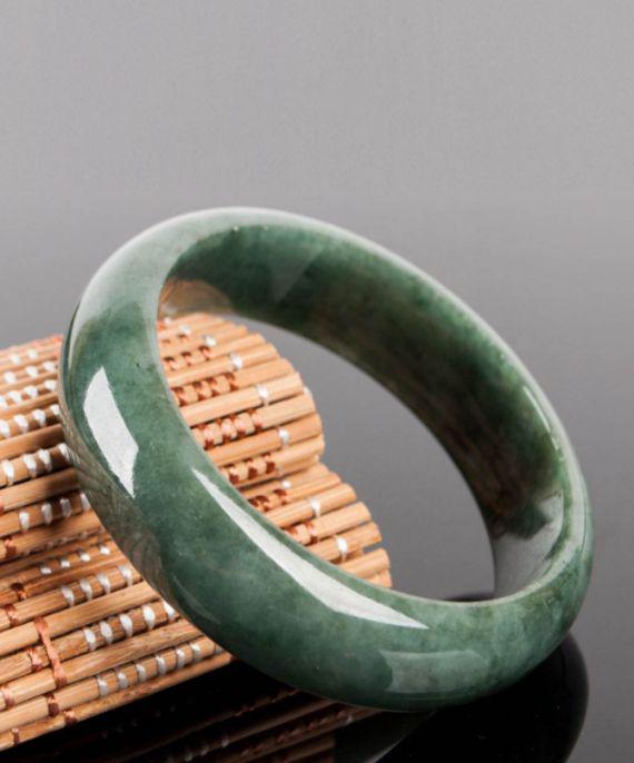 翡翠“越绿越值钱”的说法到底骗了多少人？买到这三种，等着后悔吧！  第10张