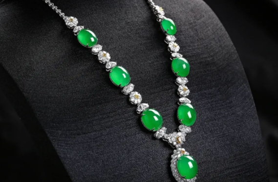 黄金有价玉无价，翡翠的价值到底应该如何评估呢？  第2张