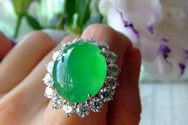 学会这些,随便买翡翠,绝对达到收藏级别!
第5张