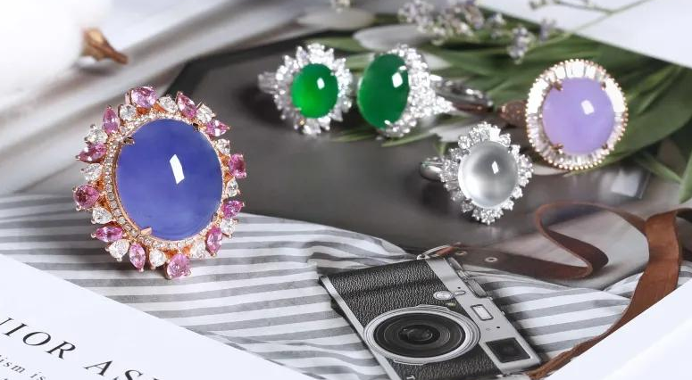 
                翡翠市场价格攀升，你收藏的翡翠，亏了还是涨了？
              第1张