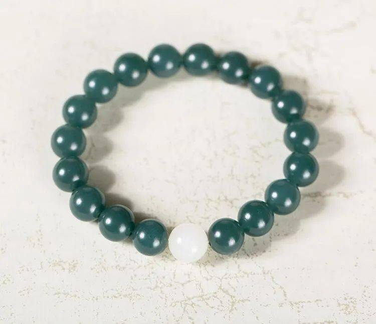 警惕，这种料子靠冒充翡翠还带证书、身价翻数倍，行家急眼了！  第23张